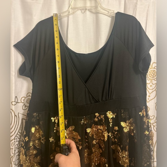 Black& Gold sequence stitched long lined dress w/ stretch- size n/a - Picture 4 of 11